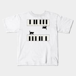 Cat walking on Piano Kids T-Shirt